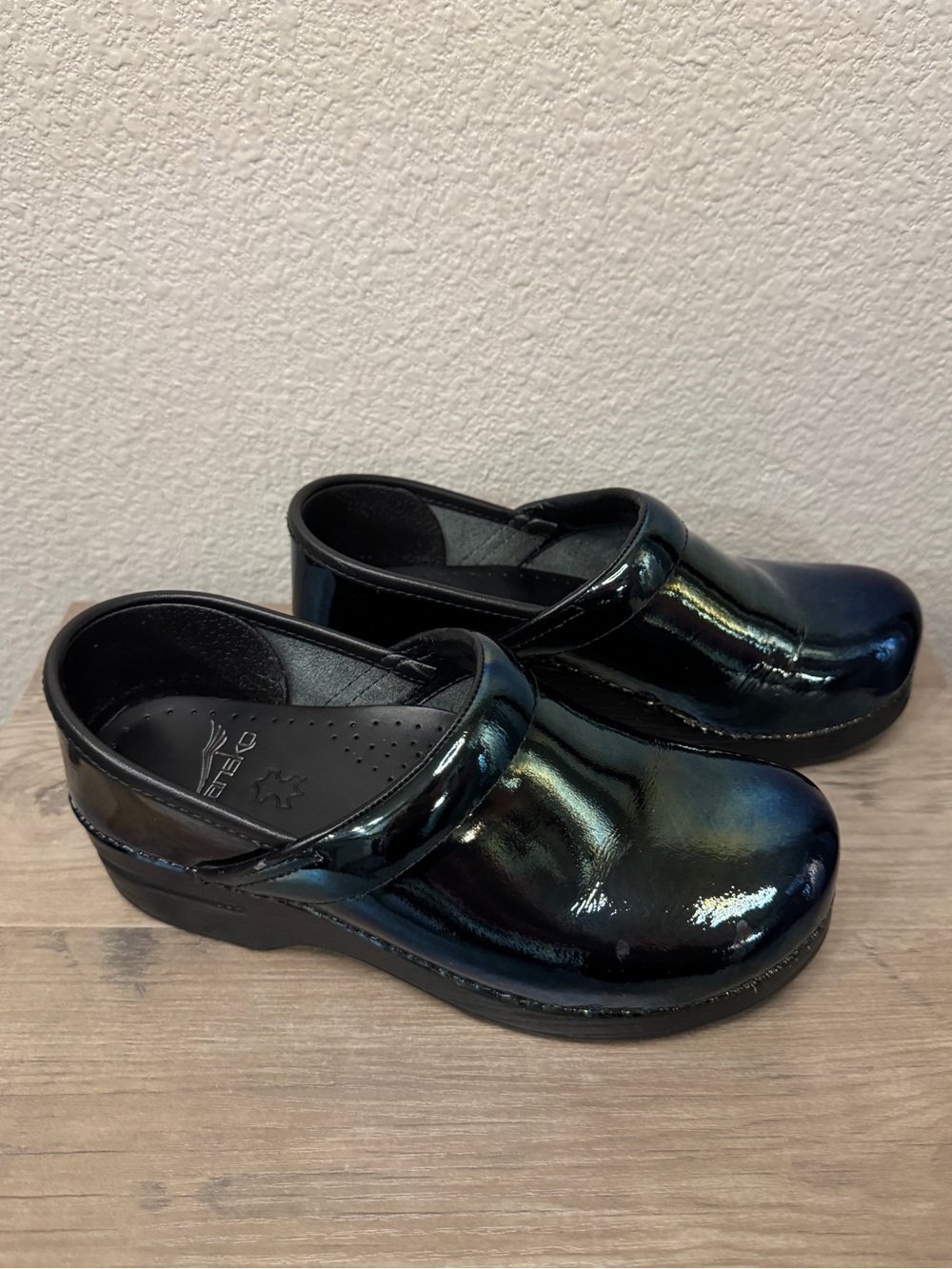Dansko Professional Patent Leather Clogs Black Iridescent Metallic EU 37 Comfort